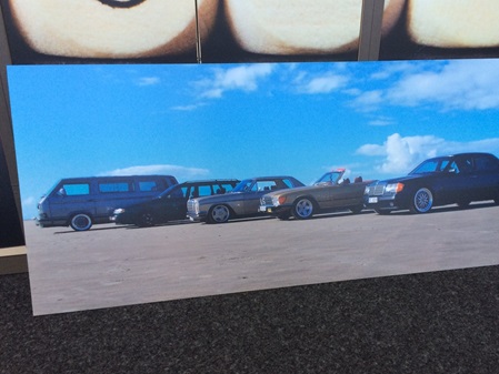 aluverbund schild mit einem digitaldruck st. peter ording am strand mit autos