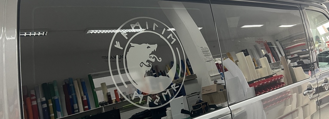 familienwappen mit plotterfolie in schwarzmatt