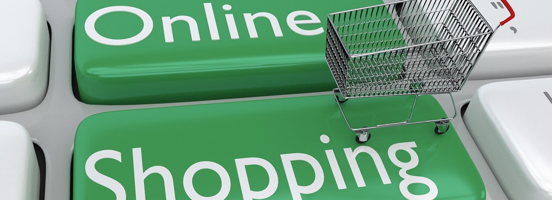 Grüne Tastatur mit den Tasten Online Shopping und Mini-Einkaufswagen als Symbol für E-Commerce