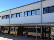 zahnarztpraxis mit sonnenschutzfolien beklebt