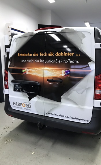 Heckbeschriftung und Digitaldruck auf Transporter von Folien Fischer Hamburg
