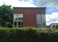 reihenhaus mit sonnenschutzfolie verklebt