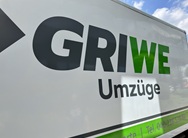 lkw beschriftung grau grün umzugsunternehmen