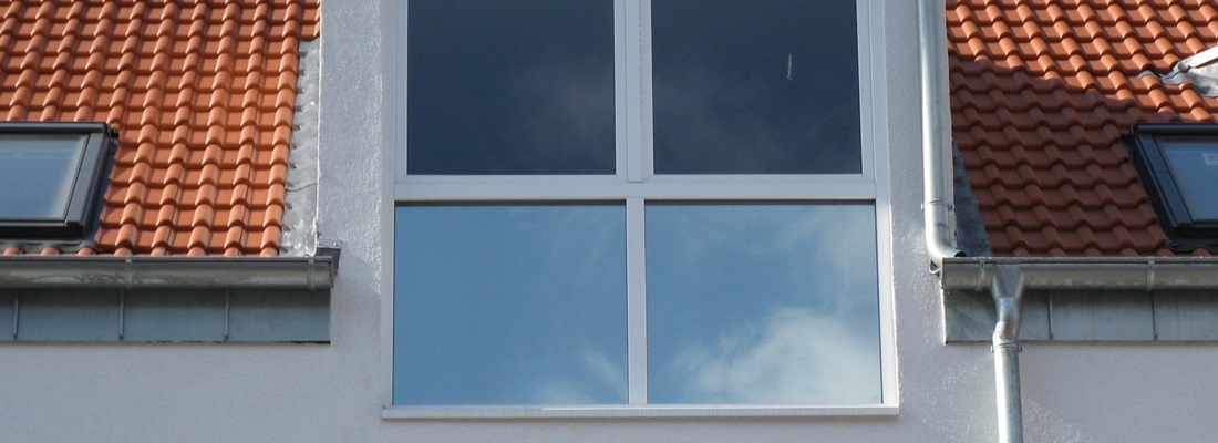 Wärmeschutzfolie für Dachfenster im Wohnhaus – Sonnenschutz und Hitzeschutz von Folien Fischer Hamburg, Bergedorf, Schwarzenbek, Geesthacht, Reinbek, Lauenburg, Glinde.